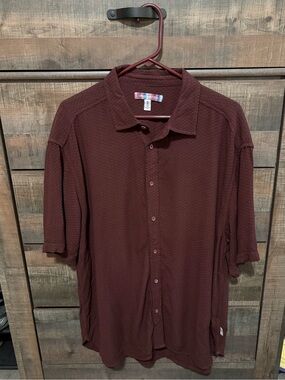 Urban Outfitters Men's Short-Sleeve Button-Down Shirt - Deep Maroon